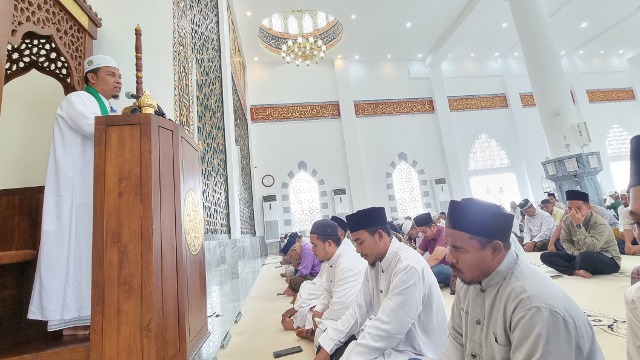 Khutbah Jum'at di Masjid HMH, Abi Ibnu Abbas Sampaikan Hijrah dan Muharram, Momentum untuk Berbenah Diri