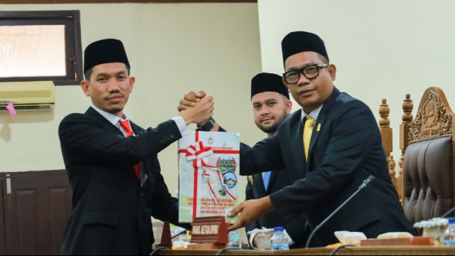 Bupati Tarmizi Serahkan Rancangan Qanun APBK 2024, Aceh Barat Kembali Raih WTP