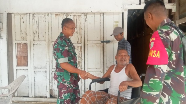 Menderita Stroke, Pak Jurdin dapat Bantuan Kursi Roda dari Danramil Kluet Aceh Selatan
