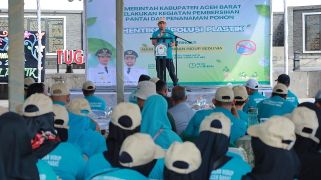 Peringati Hari Lingkungan Hidup Sedunia, Pemkab Aceh Barat Gelar Aksi Bersih Pantai dan Tanam 1.000 Pohon