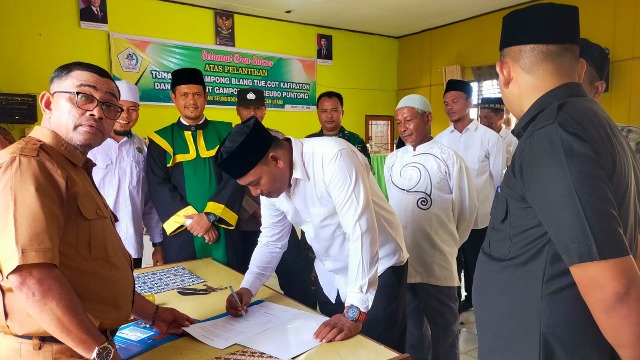 Tofik Hidayah Dilantik Sebagai Ketua Tuha Peut Gampong Merbo Puntong, Siap Awasi Dana Desa Secara Profesional