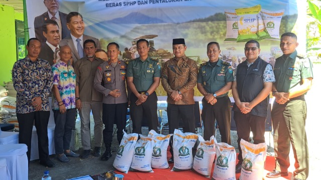 Kendalikan Harga Kebutuhan Bapok, Kodim 0105/Abar Berkolaborasi Dengan Instansi Terkait Gelar Pasar Murah Di Koramil Johan Pahlawan