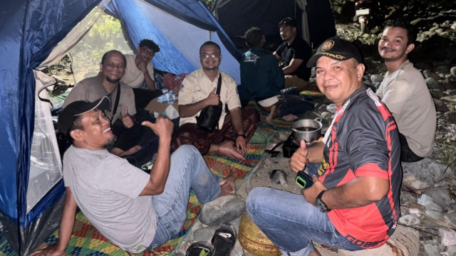Tim Diskominsa Bermalam di Pelosok, SD Sikundo Akhirnya Nikmati Internet Perdana