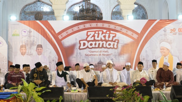 Gubernur dan Wagub Ikuti Zikir Peringatan 20 Tahun Damai Aceh di Masjid Raya Baiturrahman