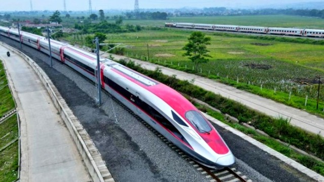 Kereta Cepat Whoosh Bikin KAI Tekor Rp1 Triliun di Semester I 2025, Total Rugi Tembus Rp1,9 Triliun dalam Setahun