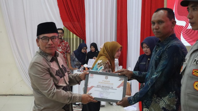Aiptu Joko Ansari Terima Penghargaan pada Resepsi HUT ke-80 RI di Gayo Lues