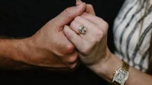 Taylor Swift Dilamar Travis Kelce, Cincin Rp16 Miliar Jadi Sorotan