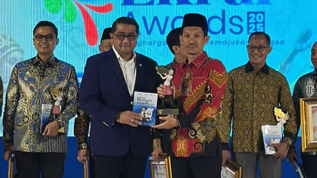 Bupati Aceh Barat Raih Serambi Ekraf Awards 2025 Berkat Inovasi Eceng Gondok