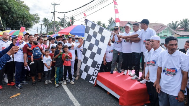 3.000 Tiket Dorprize Dibagikan, Antusiasme Warga Meureubo Warnai Jalan Santai HUT RI ke-80