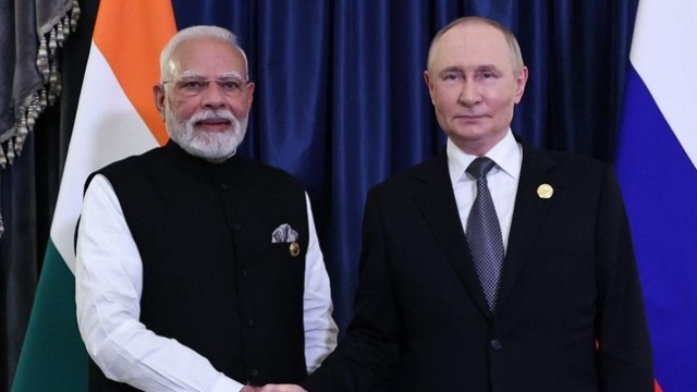 Putin–Modi Pamer Kedekatan di KTT SCO