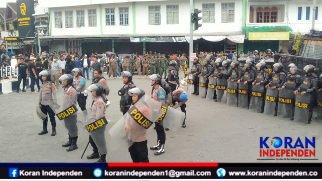 Walau Ada Gesekan Sedikit, Aksi Damai di DPRK Berjalan Aman, Kapolres Aceh Barat Beri Apresiasi