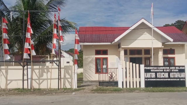 PLT.KEUCHIK DESA KOTAFAJAR TAK TRANSPARAN 