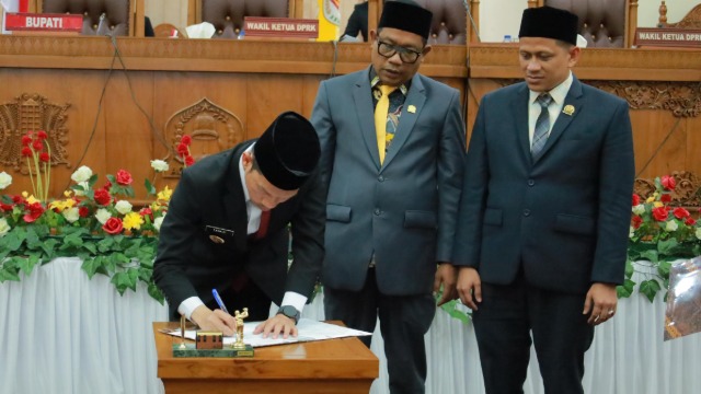 Bupati Aceh Barat Hadiri Paripurna DPRK, APBK Perubahan 2025 Resmi Disepakati