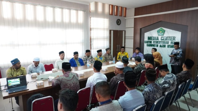 Kemenag Aceh Utara Serahkan 28 Sertifikat Tanah Wakaf, Tegaskan Komitmen Percepatan Legalitas Aset Umat