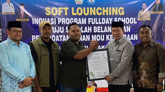 Bupati Aceh Tengah Terima Penghargaan Tokoh Peduli Lingkungan dari Komunitas Ruang Lingkup