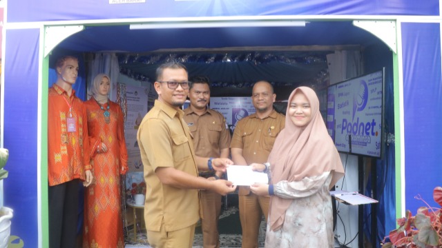 Lensa Kreatif Warnai HUT Meulaboh ke-437, Diskominsa Aceh Barat Beri Penghargaan