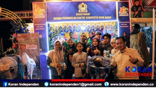 Stand DPRK Aceh Barat Bagi-Bagi Hadiah di Malam Penutupan PKAB 2025, Pengunjung Antusias!