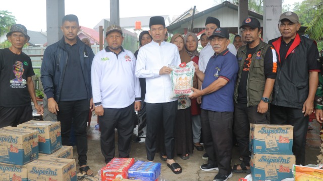 Bupati Aceh Barat Tarmizi dan Wabup Said Fadheil Salurkan Bantuan Logistik untuk Warga Terdampak Banjir