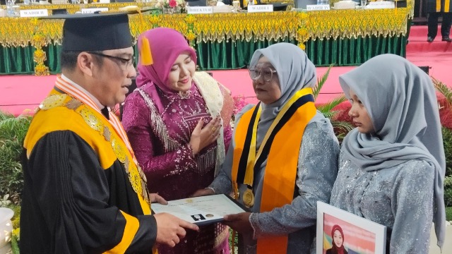 PNL Serahkan Ijazah Almarhumah Safira: Saat Ilmu Menembus Batas, Cinta Ibu Menggapai Langit