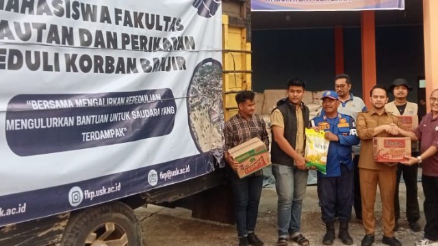 Mahasiswa FKP USK Salurkan Satu Truk Sembako dan Pakaian Layak Pakai ke Pemda Aceh Barat