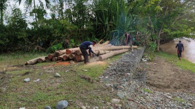 PUPR Aceh Barat Gerak Cepat! Banjir dan Longsor Rute Pulo Teungoh-Keutambang Langsung Ditangani