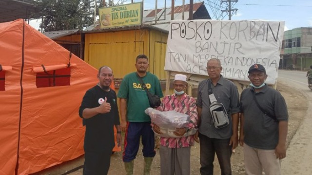 DPMPTSP Aceh Salurkan Bantuan Kemanusiaan untuk Warga Terdampak Musibah di Aceh Tamiang