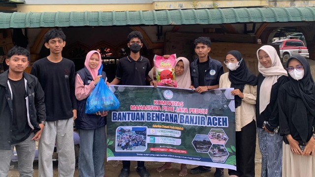 Komunitas Mahasiswa Pidie Jaya Peduli Salurkan Bantuan Sembako di Desa Meunasah Blang