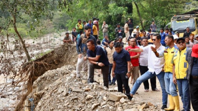 Sekda Aceh dan Rombongan Terjebak Longsor di Gayo Lues Saat Antar Bantuan