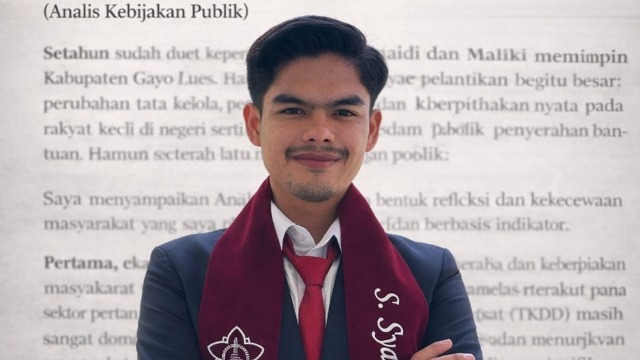 Setahun Kepemimpinan Suhaidi–Maliki: Capaian Substantif atau Sekadar Seremoni dan Bencana?  Oleh: Syahputra Ariga, S.I.P  (Analys Kebijakan Publik)   Setahun sudah duet kepemimpinan Suhaidi dan Maliki memimpin Kabupaten Gayo Lues. Harapan masyarakat saat pelantikan begitu besar: perubahan tata kelola, percepatan pembangunan, dan keberpihakan nyata pada rakyat kecil di negeri seribu bukit itu. Namun setelah satu tahun berjalan, publik mulai bertanya—apakah yang hadir adalah capaian substantif, atau sekadar seremoni dan respons reaktif terhadap bencana?  Saya menyampaikan Analisa ini sebagai bentuk refleksi dan kekecewaan masyarakat yang saya analisa secara rasional dan berbasis indikator.   Pertama, ekonomi di Kabupaten Gayo Lues yang stagnan. Struktur ekonomi di Gayo Lues bertumpu pada sektor pertanian tradisional dengan nilai tambah rendah. Ketergantungan terhadap dana transfer pusat (TKDD) masih sangat dominan, sementara Pendapatan Asli Daerah (PAD) belum menunjukkan lonjakan signifikan.  Masalah Substantifnya:  1. Belum ada terobosan konkret hilirisasi komoditas unggulan (kopi, nilam, serai wangi dan hortikultura lainnya). 2. Investasi swasta minim karena persoalan infrastruktur dan kepastian regulasi. 3. Lapangan kerja produktif belum tumbuh signifikan. Masyarakat merasakan langsung: harga kebutuhan pokok naik, daya beli stagnan, dan ekonomi desa belum pulih sepenuhnya pascabencana.  Ini bukan soal angka pertumbuhan di atas kertas, melainkan soal kesejahteraan riil di dapur masyarakat, apalagi banyak dapur beserta rumahnya hanyut saat bencana.   Kedua, Bencana dan lemahnya Mitigasi. Tahun pertama kepemimpinan ini diuji oleh banjir dan longsor yang melumpuhkan sejumlah kecamatan. Jalan putus, rumah rusak, lahan pertanian tertimbun, dan beberapa desa sempat terisolir.  Yang menjadi kekecewaan masyarakat bukan semata bencananya—karena itu faktor alam—tetapi:  • Minimnya sistem mitigasi jangka panjang • Tidak mempunyai konsep jelas mulai dari awal bencana sampai saat ini di tahap pemulihan • kebijakan terkesan seremonial dan belum menunjukkan keberpihakan pada kepentingan masyarakat.   Seharusnya setahun pertama menjadi momentum memperkuat tata ruang berbasis risiko bencana, memperbaiki drainase , dan mempercepat pembangunan infrastruktur tangguh. Namun yang tampak dominan justru seremoni kunjungan dan simbolik penyerahan bantuan.  Ketiga, Pelayanan Publik: Retorika Reformasi, Realita Stagnasi. Secara administratif, ada sejumlah agenda rapat koordinasi, deklarasi komitmen, hingga launching program. Namun di lapangan:  • Keluhan masyarakat terhadap lambannya pelayanan administrasi masih terdengar. • Distribusi bantuan belum sepenuhnya transparan dan tepat sasaran. • Kualitas infrastruktur pascabencana dan jalan antar desa masih jauh dari layak.  Reformasi birokrasi tidak cukup dengan spanduk “menuju perubahan”. Ia membutuhkan perbaikan sistem, digitalisasi layanan, dan pengawasan ketat terhadap kinerja OPD.  Keempat, Stunting dan Sosial: Ada Perbaikan, Tapi Belum Menyeluruh Penurunan angka stunting patut diapresiasi jika memang berbasis intervensi nyata di posyandu dan desa. Namun indikator kesejahteraan lain—seperti kemiskinan dan pengangguran terselubung—belum menunjukkan lonjakan perbaikan signifikan. Pertanyaannya: Apakah program sosial sudah terintegrasi dengan pemberdayaan ekonomi keluarga? Atau masih sebatas pendekatan bantuan jangka pendek?  Dalam perspektif kebijakan publik, keberhasilan pemerintahan daerah dapat diukur dari tiga aspek utama:  1. Efektivitas (Outcome-Oriented) Apakah kebijakan menghasilkan perubahan nyata bagi masyarakat?     2. Efisiensi (Anggaran Tepat Guna) Apakah belanja daerah berdampak langsung pada kebutuhan prioritas?         3. Responsivitas (Kedekatan dengan Aspirasi Publik) Apakah pemerintah cepat dan adaptif terhadap masalah lapangan?  Dalam satu tahun terakhir, pemerintahan Suhaidi–Maliki cenderung masih berada pada tahap administratif dan simbolik, belum sepenuhnya transformasional.  Dari awal sampai saat ini, Belum terlihat: • Roadmap ekonomi jangka menengah yang progresif. • Strategi mitigasi bencana berbasis data spasial. • Reformasi fiskal untuk memperkuat PAD.  Kritik ini bukan bentuk kebencian, melainkan ekspresi harapan masyarakat Gayo Lues yang ingin melihat: • Akses yang benar-benar mulus, bukan sekadar wacana. • Pertanian yang naik kelas, bukan stagnan. • Birokrasi yang cepat dan bersih. • Pemerintahan yang hadir sebelum rakyat mengeluh.  Setahun adalah waktu yang cukup untuk menunjukkan arah. Jika arah itu belum jelas, maka publik berhak mempertanyakan.  Kepemimpinan bukan tentang berapa banyak acara yang digelar, melainkan seberapa besar dampak yang dirasakan rakyat.  Gayo Lues membutuhkan kepemimpinan substantif, bukan simbolik. Masyarakat menunggu perubahan nyata—bukan sekadar narasi optimisme.  Jika tahun pertama masih tahap adaptasi, maka tahun kedua harus menjadi tahun pembuktian.