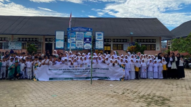 Mahasiswa KKN Tematik Literasi LT 64 Tahun 2026 USK Melakukan Kegiatan Kunjungan Literasi ke SD Negeri 1 Meureudu