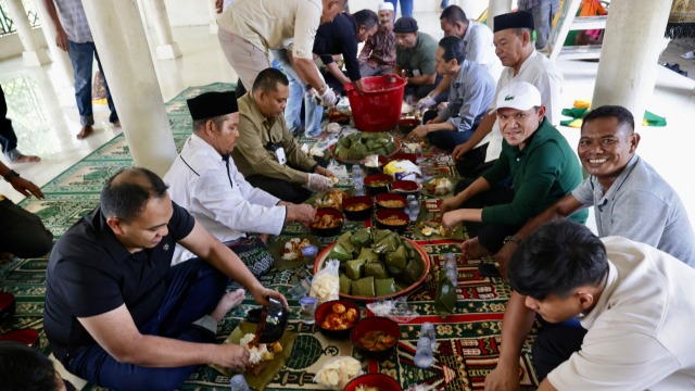 Wagub Aceh Hadiri Kenduri Maulid di Kaye Jatoe, Tradisi Bungkus Daun Tetap Terjaga