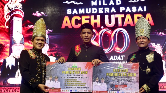 Wagub Aceh Dek Fadh Serahkan Bantuan Rp. 6,78 Miliar Untuk Aceh Utara