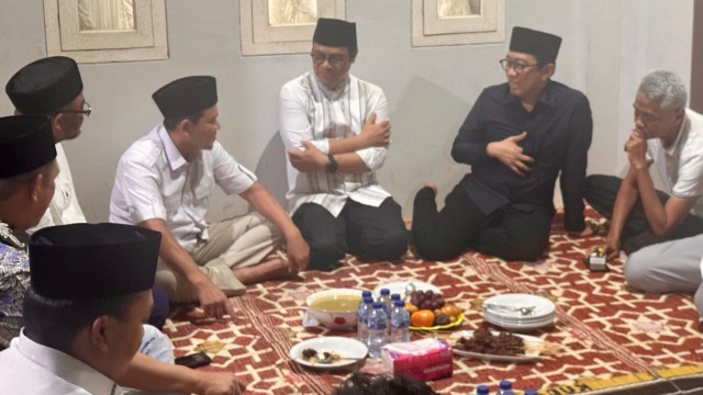 Wagub Aceh Dek Fadh Bertakziah ke Rumah Duka Sjamsul Kahar, Ayahanda Wamenkomdigi Nezar Patria