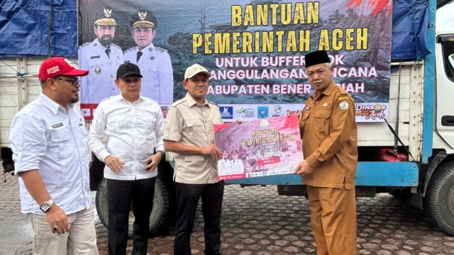 Wagub Aceh Dek Fadh Serahkan Bantuan Buffer Stock Penanggulangan Bencana Untuk Bener Meriah dan Aceh Tengah