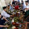 Wagub Aceh Hadiri Kenduri Maulid di Kaye Jatoe, Tradisi Bungkus Daun Tetap Terjaga