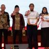 Dek Fadh Bersama Wakil Ketua KPK Serahkan Penghargaan Desa Antikorupsi kepada 15 Gampong di Aceh