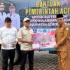 Wagub Aceh Dek Fadh Serahkan Bantuan Buffer Stock Penanggulangan Bencana Untuk Bener Meriah dan Aceh Tengah